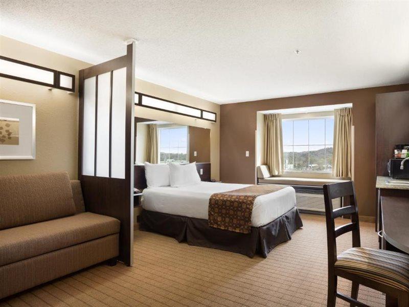 Microtel Inn & Suites By Wyndham Cambridge Exterior foto