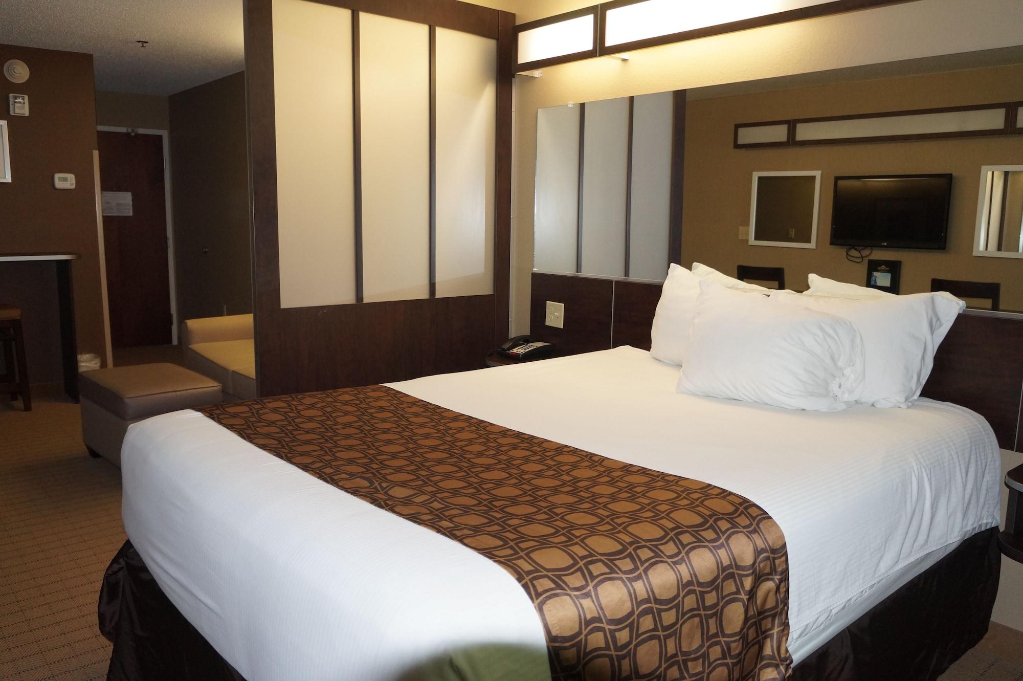 Microtel Inn & Suites By Wyndham Cambridge Exterior foto