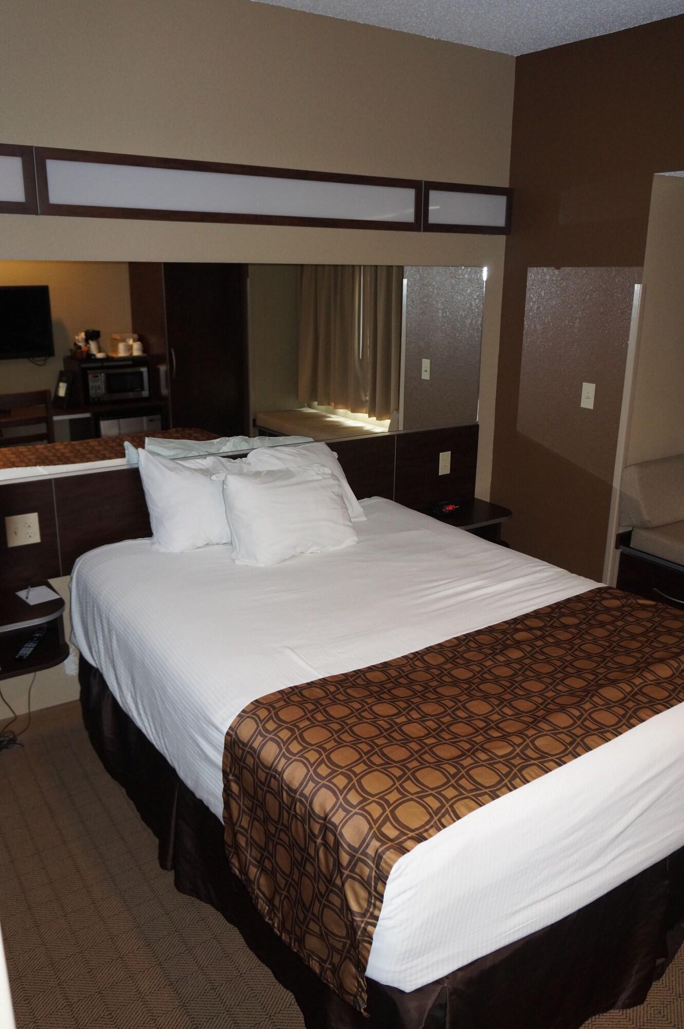 Microtel Inn & Suites By Wyndham Cambridge Exterior foto