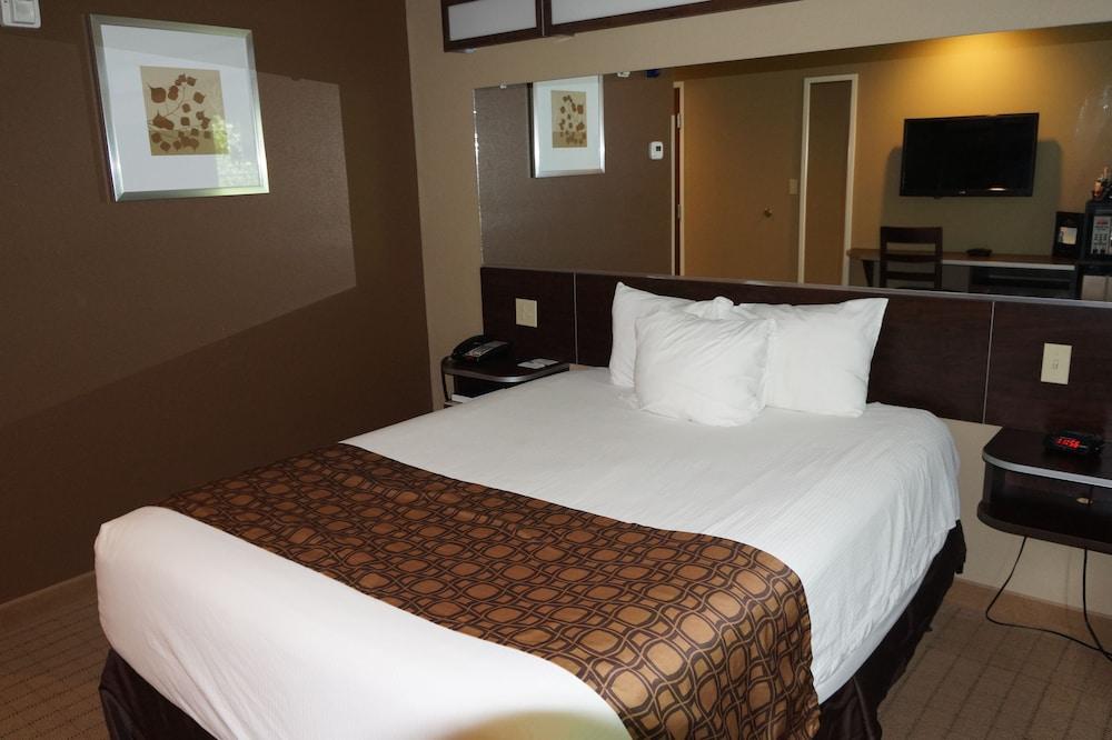 Microtel Inn & Suites By Wyndham Cambridge Exterior foto
