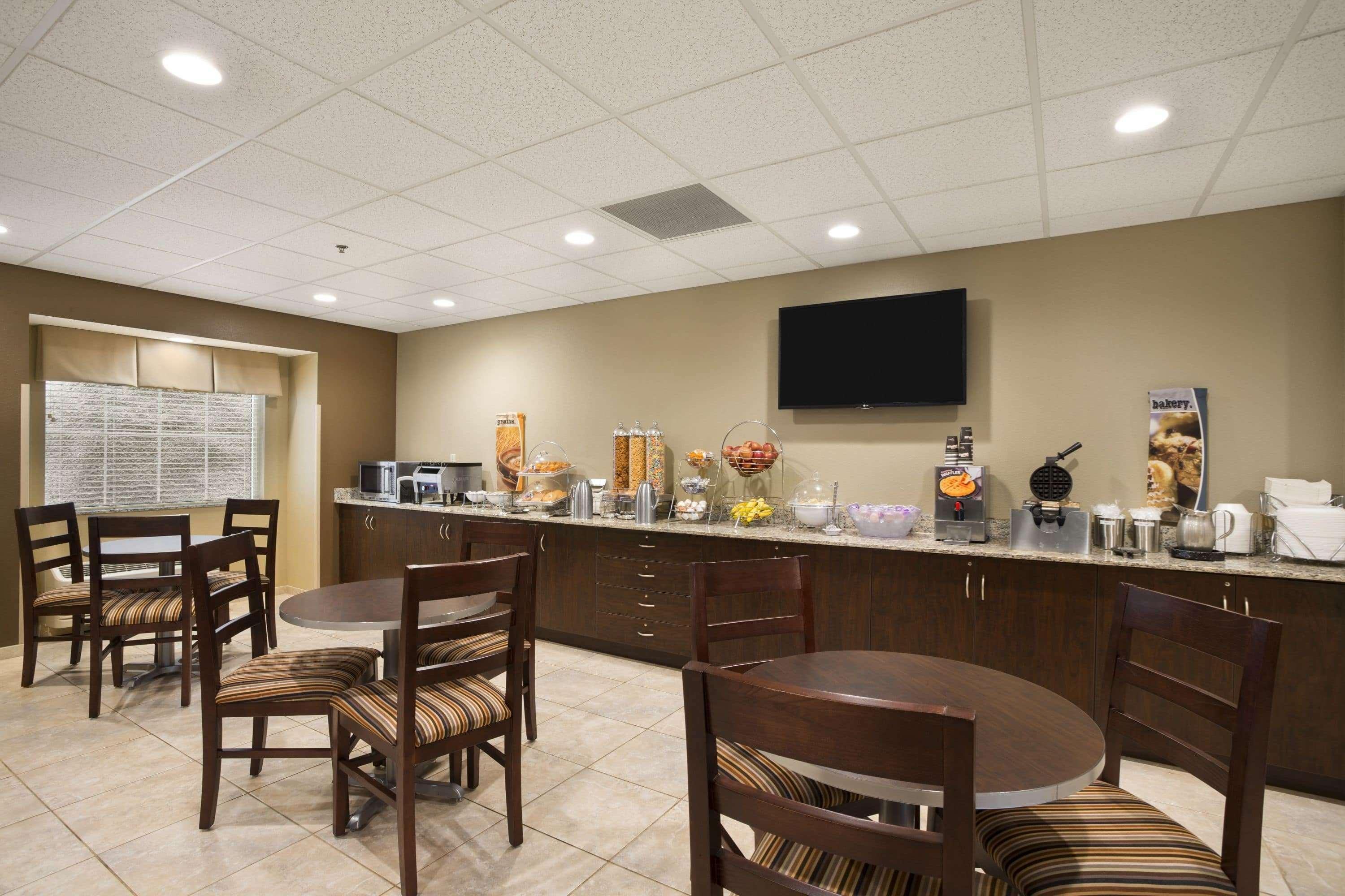 Microtel Inn & Suites By Wyndham Cambridge Exterior foto