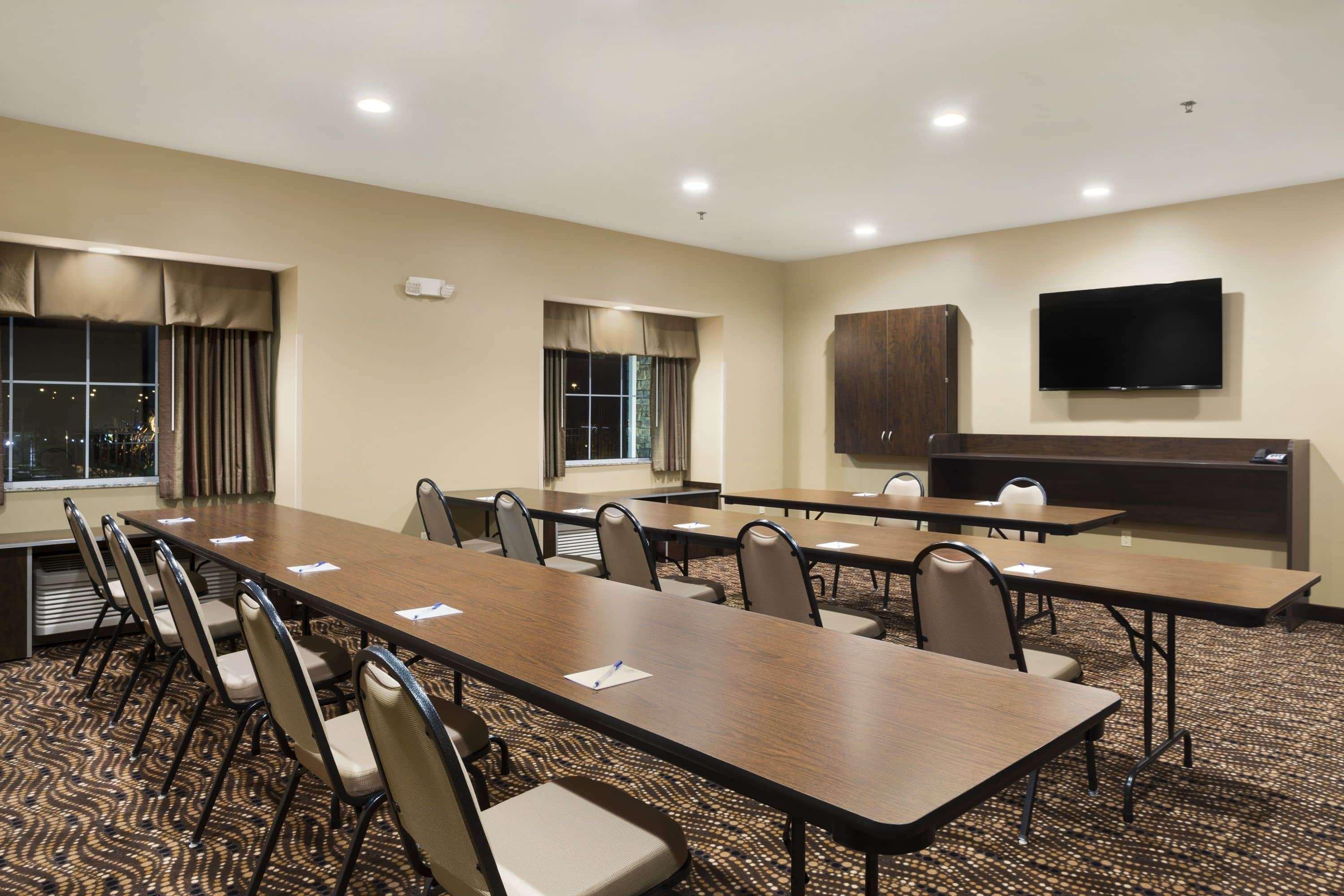 Microtel Inn & Suites By Wyndham Cambridge Exterior foto