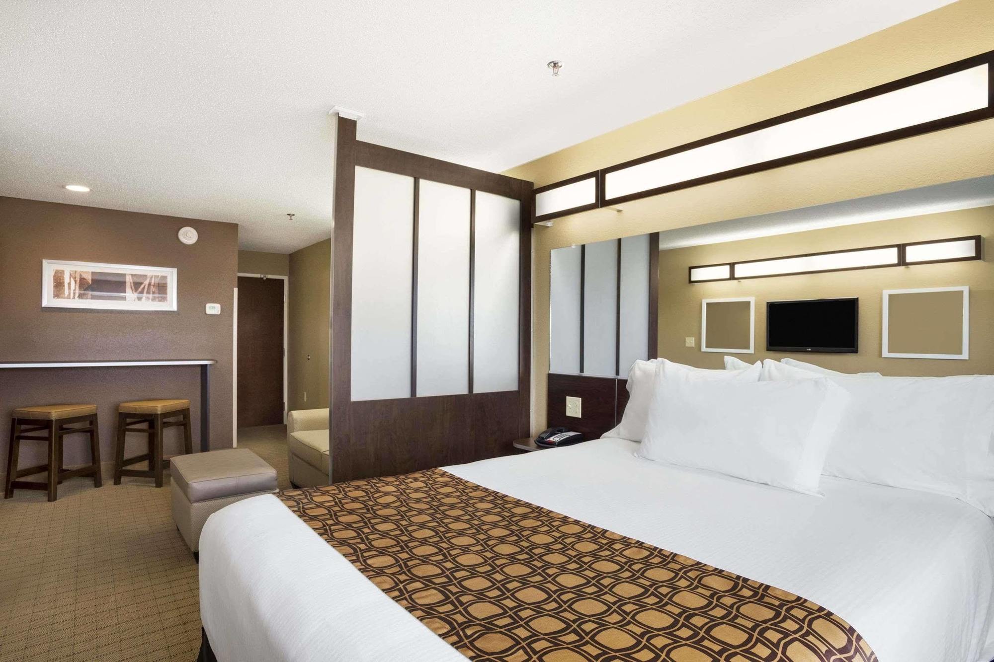 Microtel Inn & Suites By Wyndham Cambridge Exterior foto